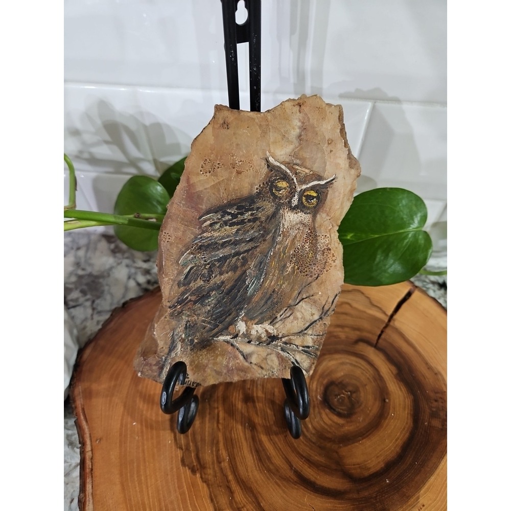 Owl Hand Painted on Natural Stone -  Wildlife Artist signed ( Size 4 X 6.5 Inc)‎